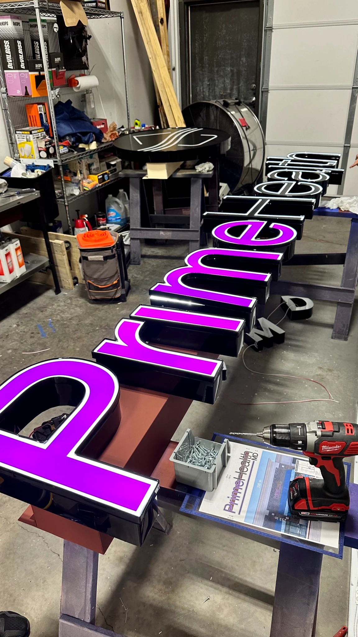 Large illuminated dimensional letters during fabrication